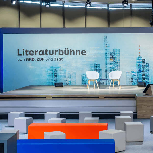 Literaturbühne von ARD, ZDF und 3sat auf der Frankfurter Buchmesse.