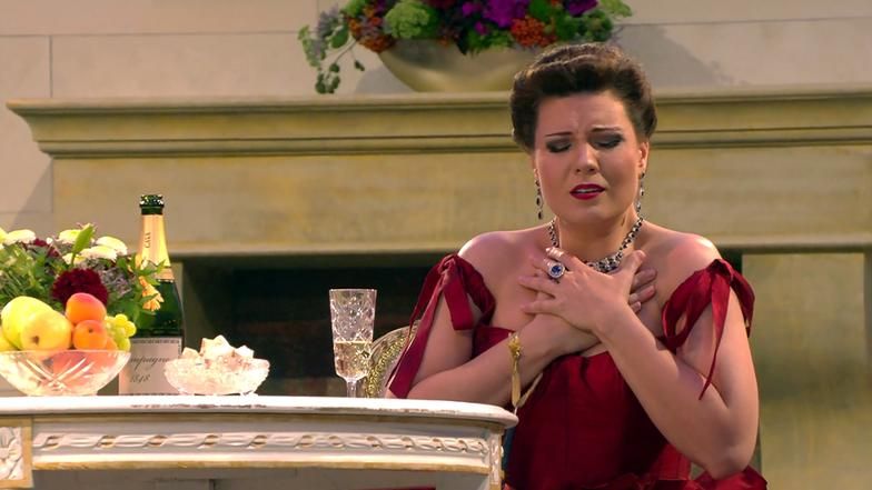 Die Sopranistin Marina Rebeka als Violetta Valéry in Verdi "La Traviata" mit der NDR Radiophilharmonie unter Keri-Lynn Wilson-
