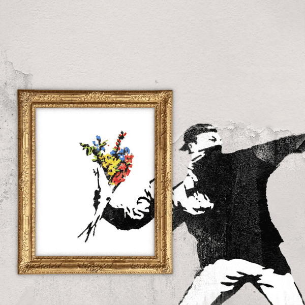 Ein Grafitti von Banksy: Vermummte Person wirft einen Blumenstrauß.